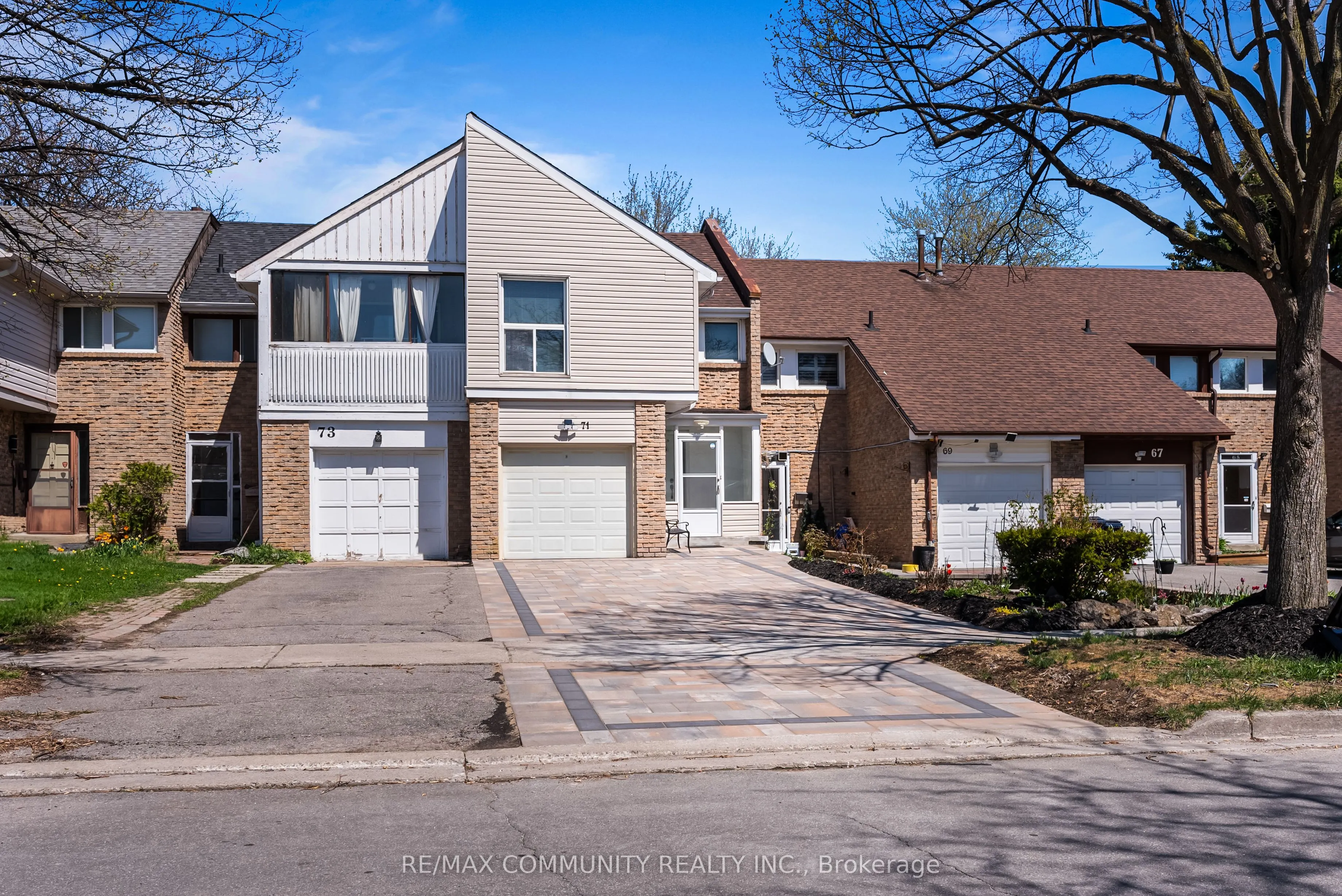 71 Buckhurst Crescent