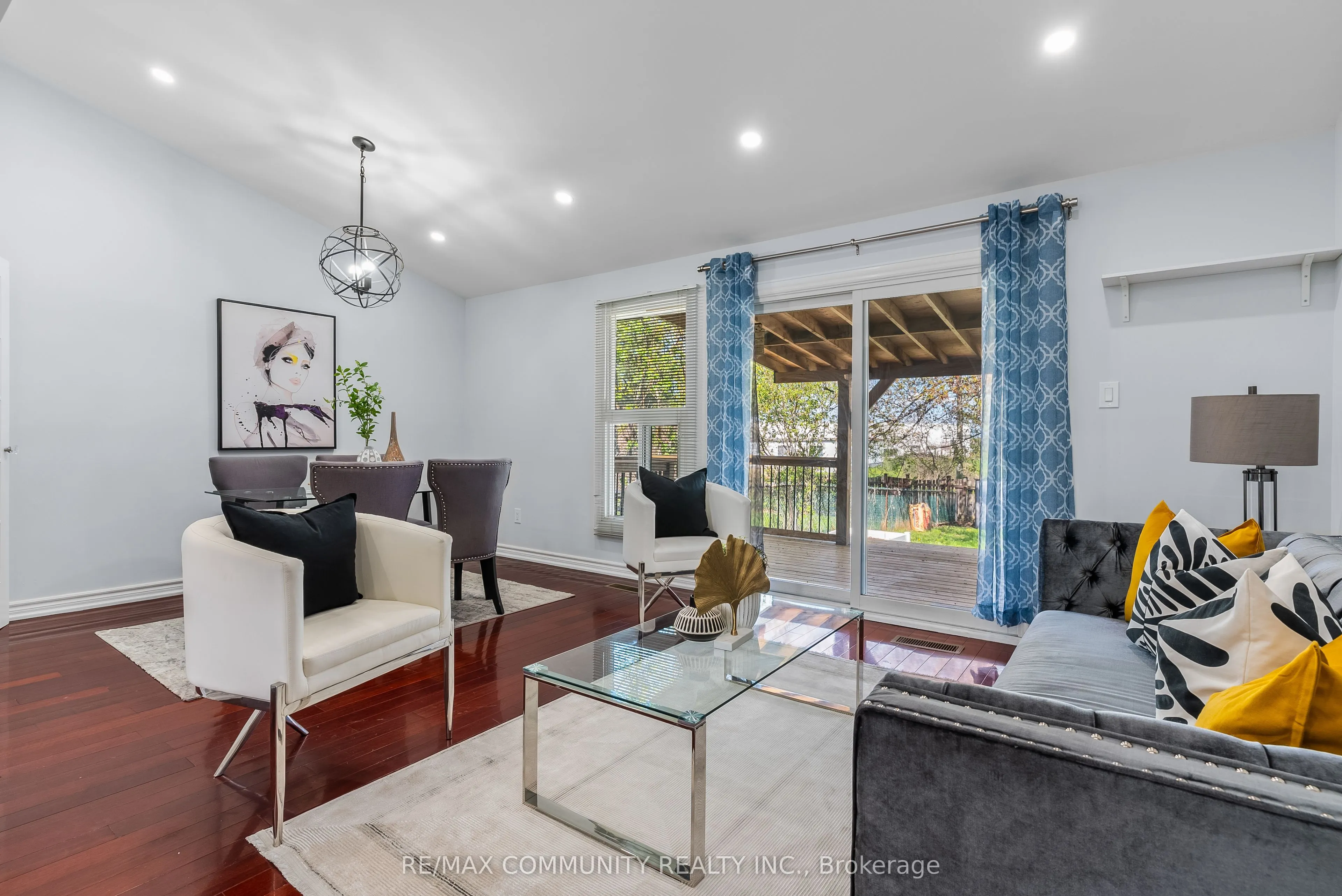 71 Buckhurst Crescent