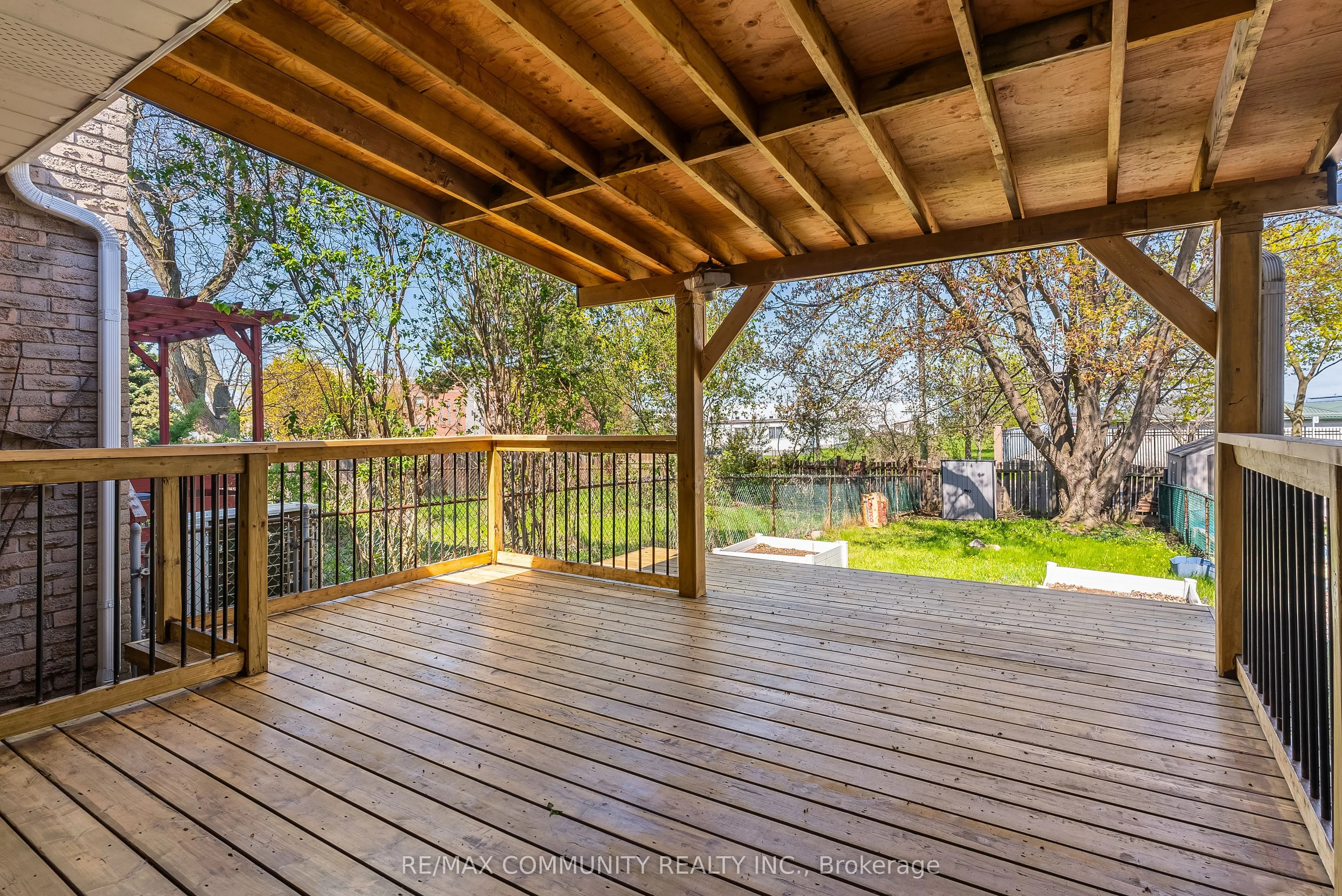 71 Buckhurst Crescent