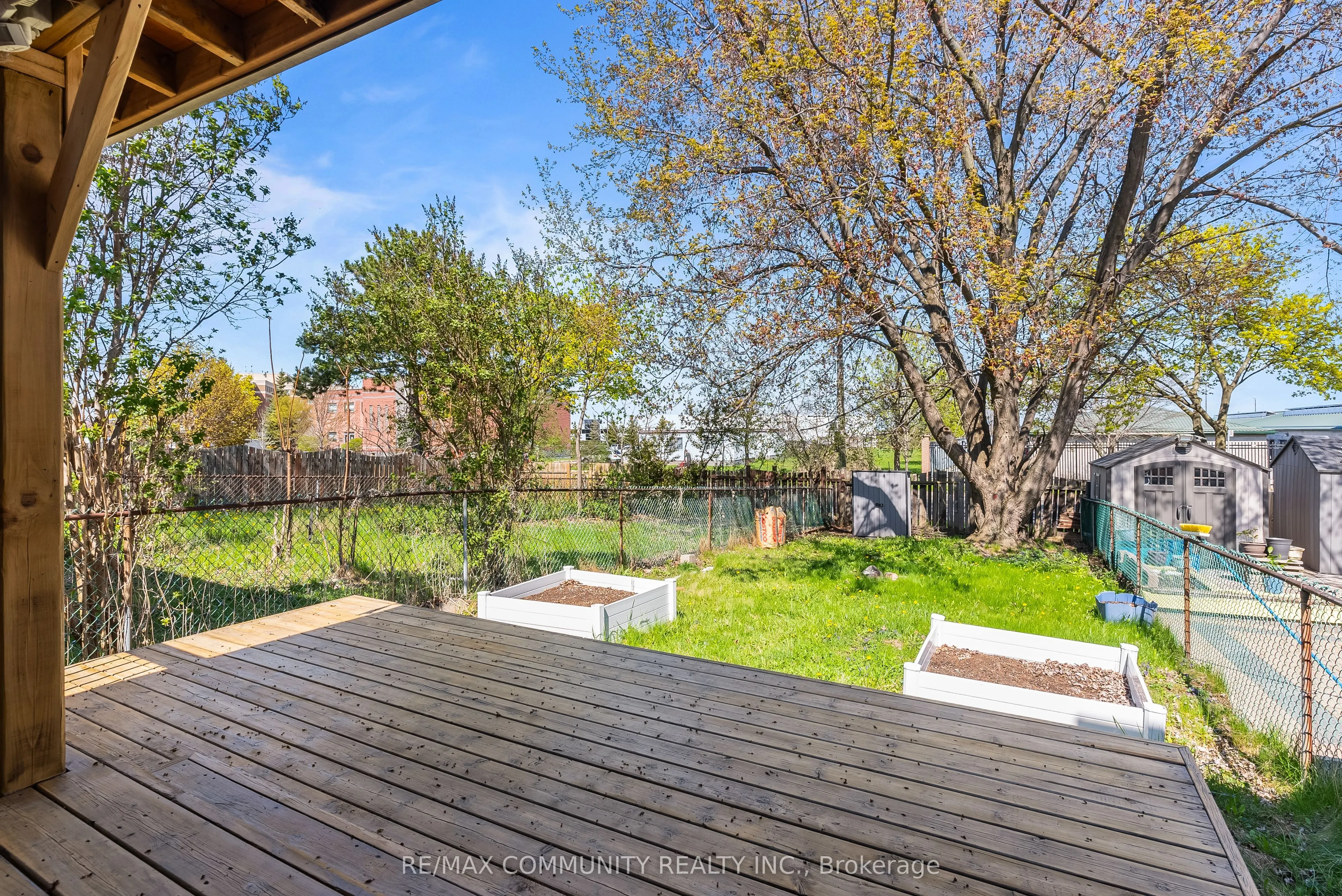 71 Buckhurst Crescent