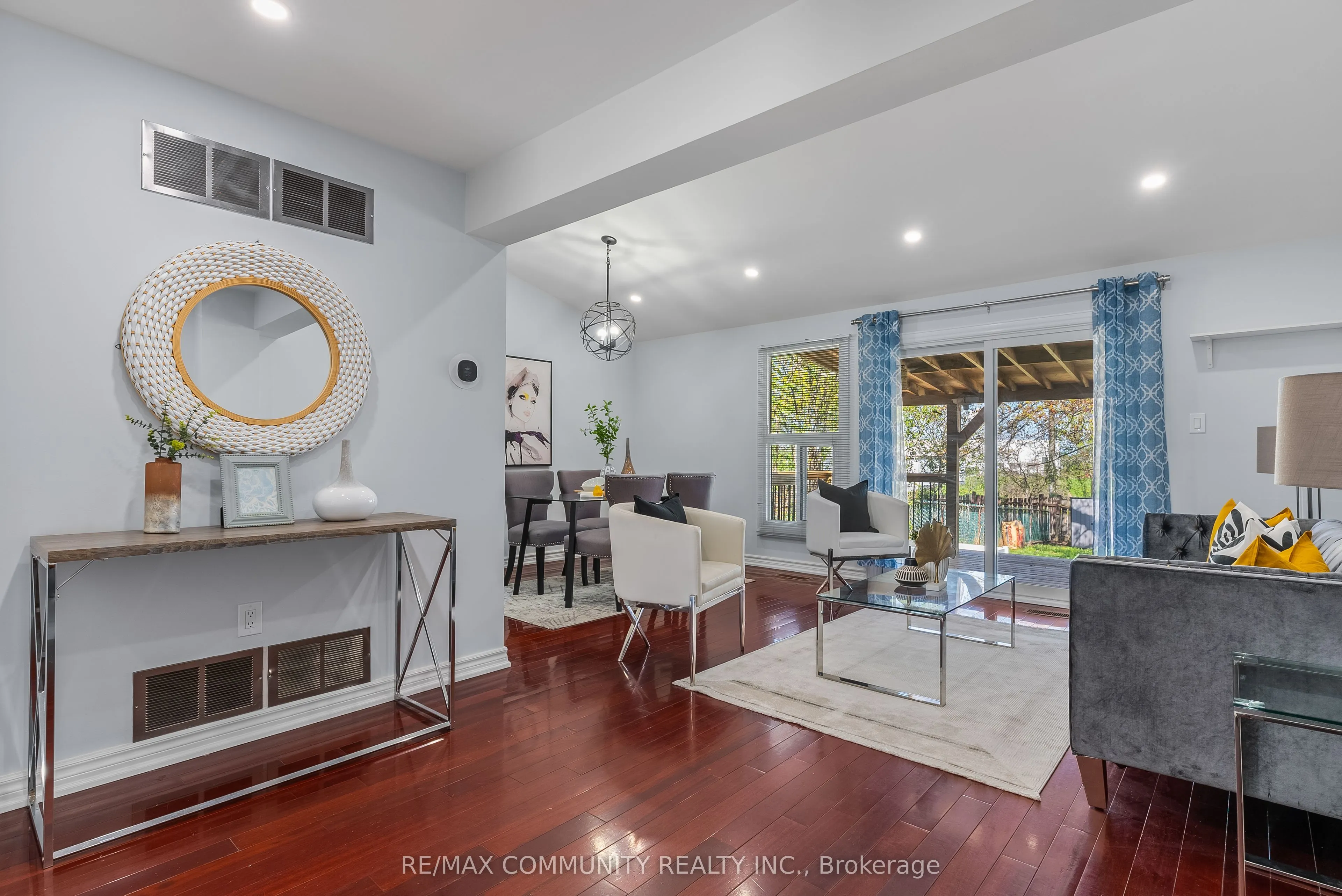 71 Buckhurst Crescent