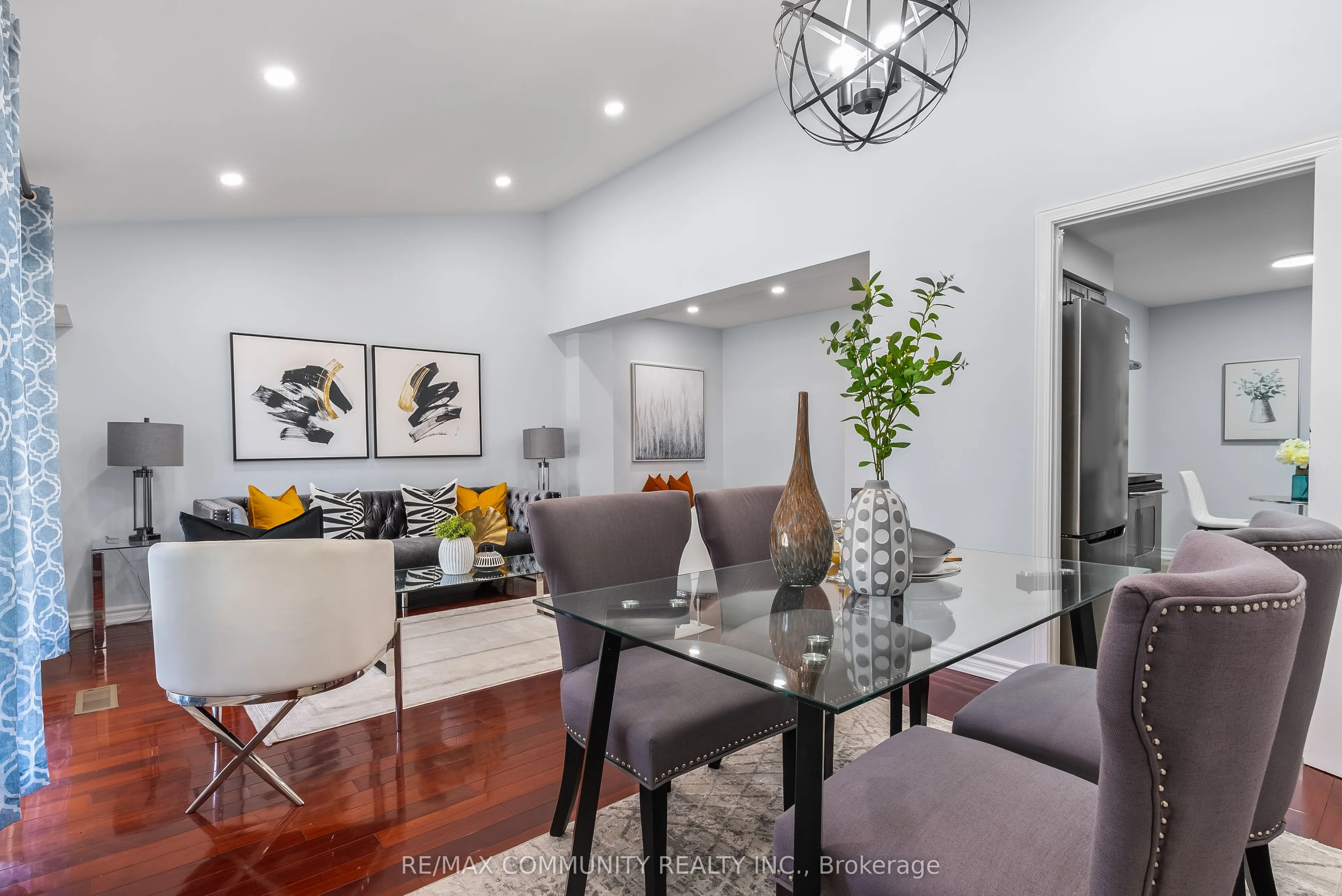 71 Buckhurst Crescent