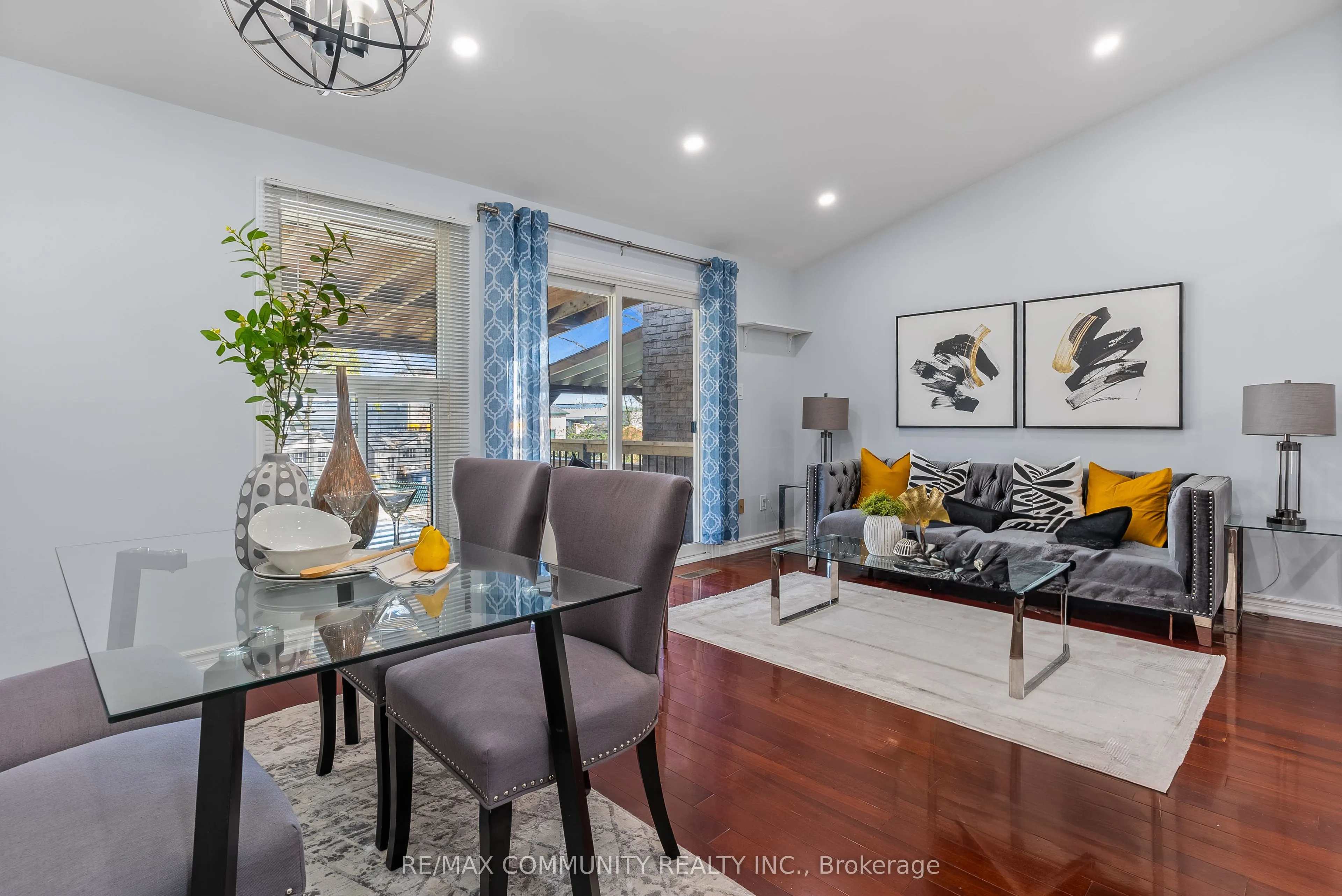 71 Buckhurst Crescent