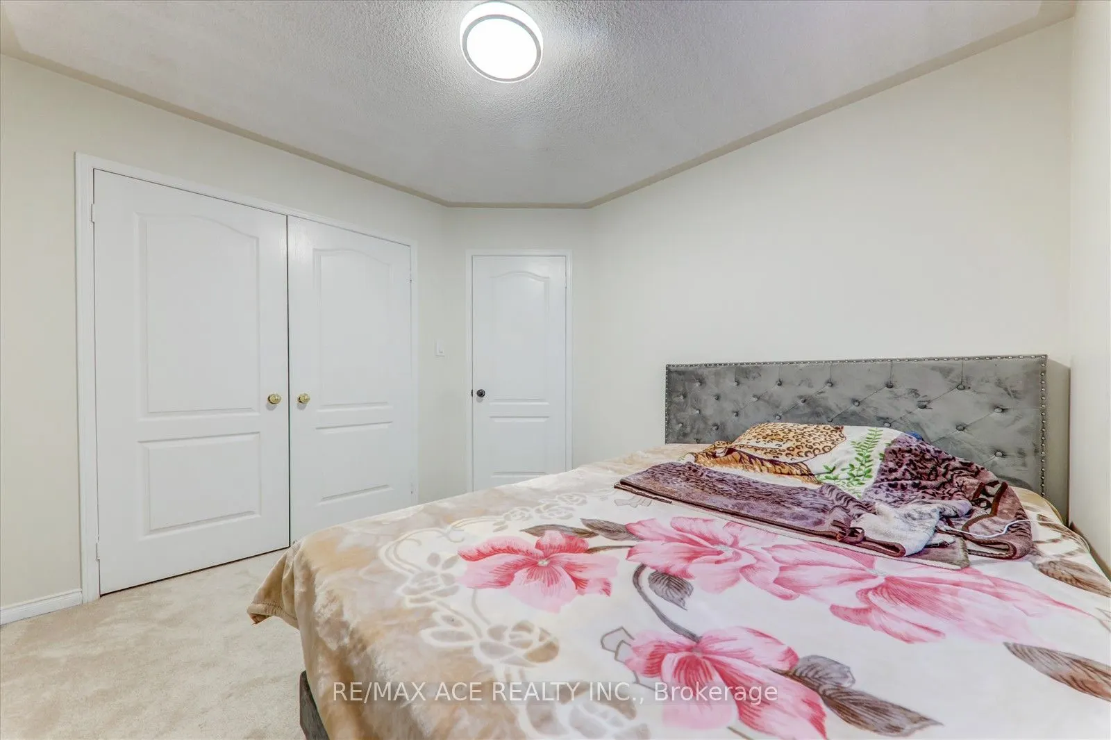 11 Middlecote Drive