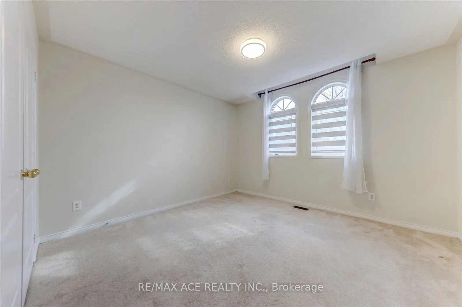 11 Middlecote Drive