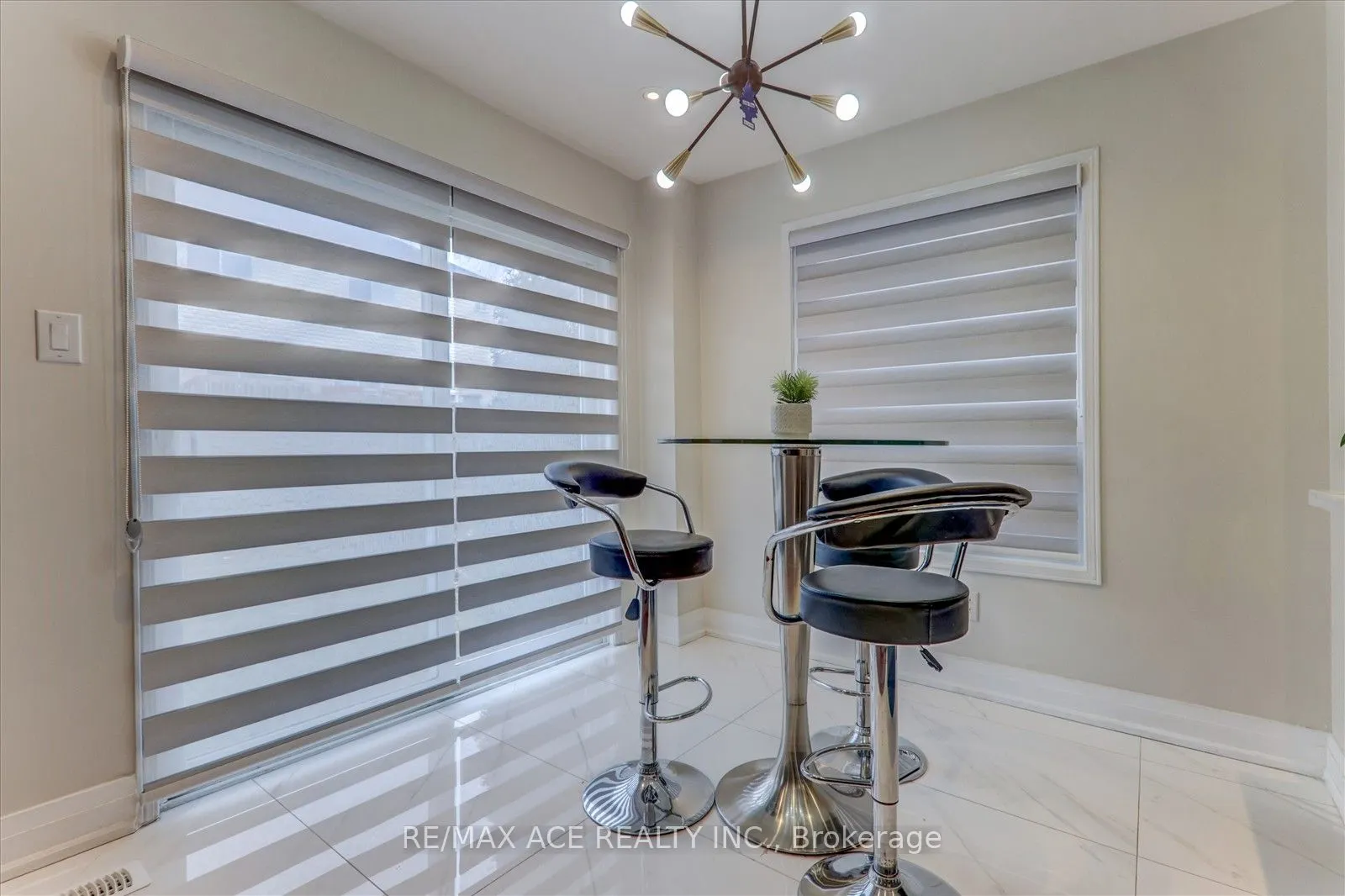 11 Middlecote Drive
