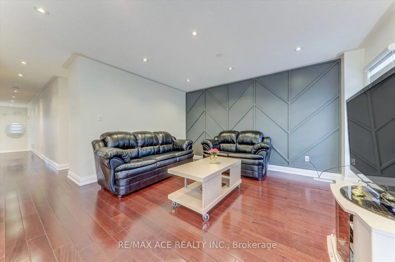 11 Middlecote Drive