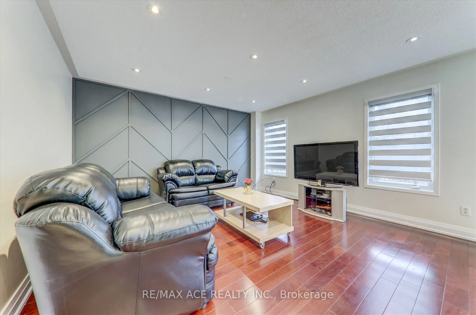 11 Middlecote Drive