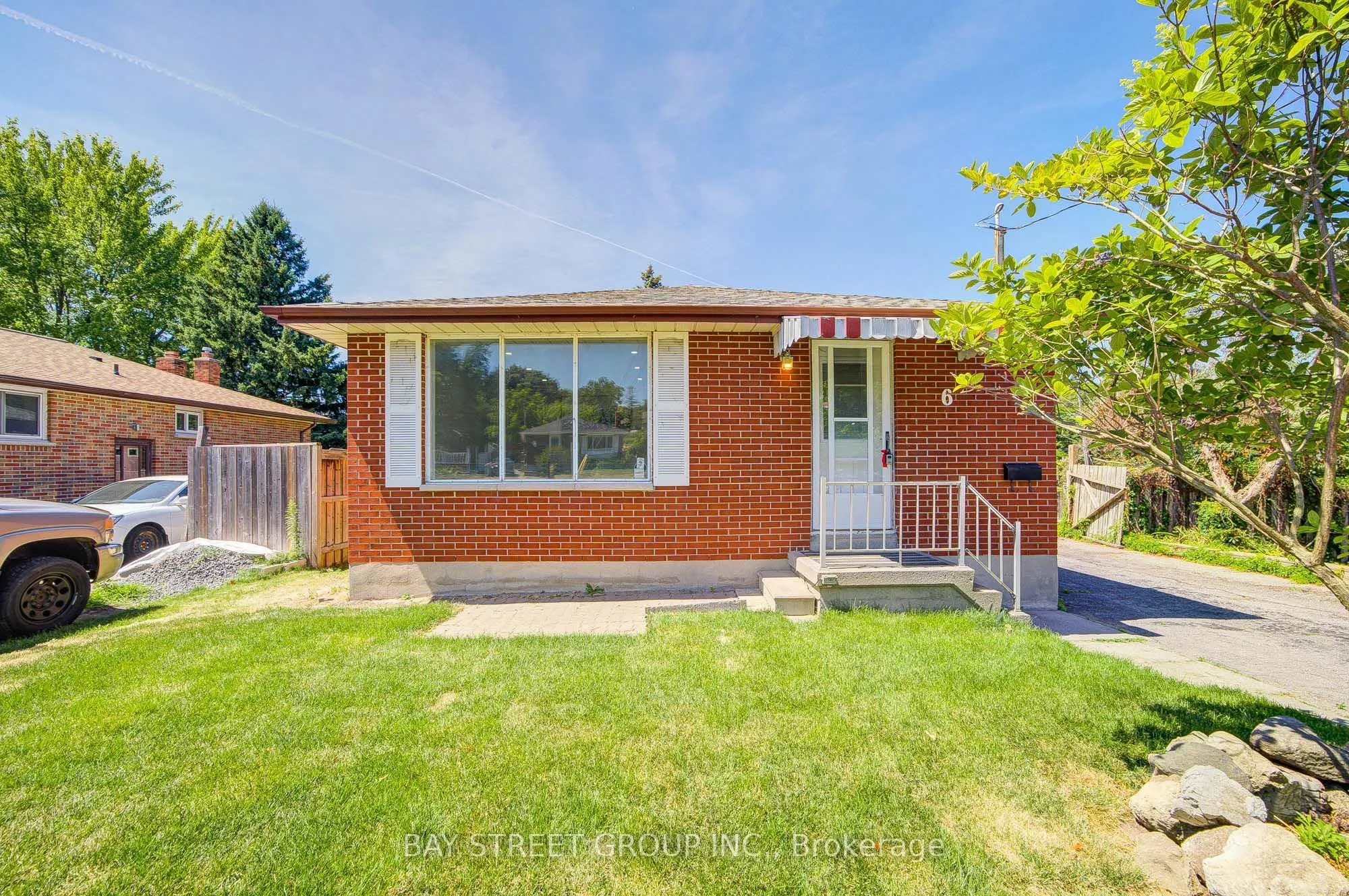 6 Keewatin Street S
