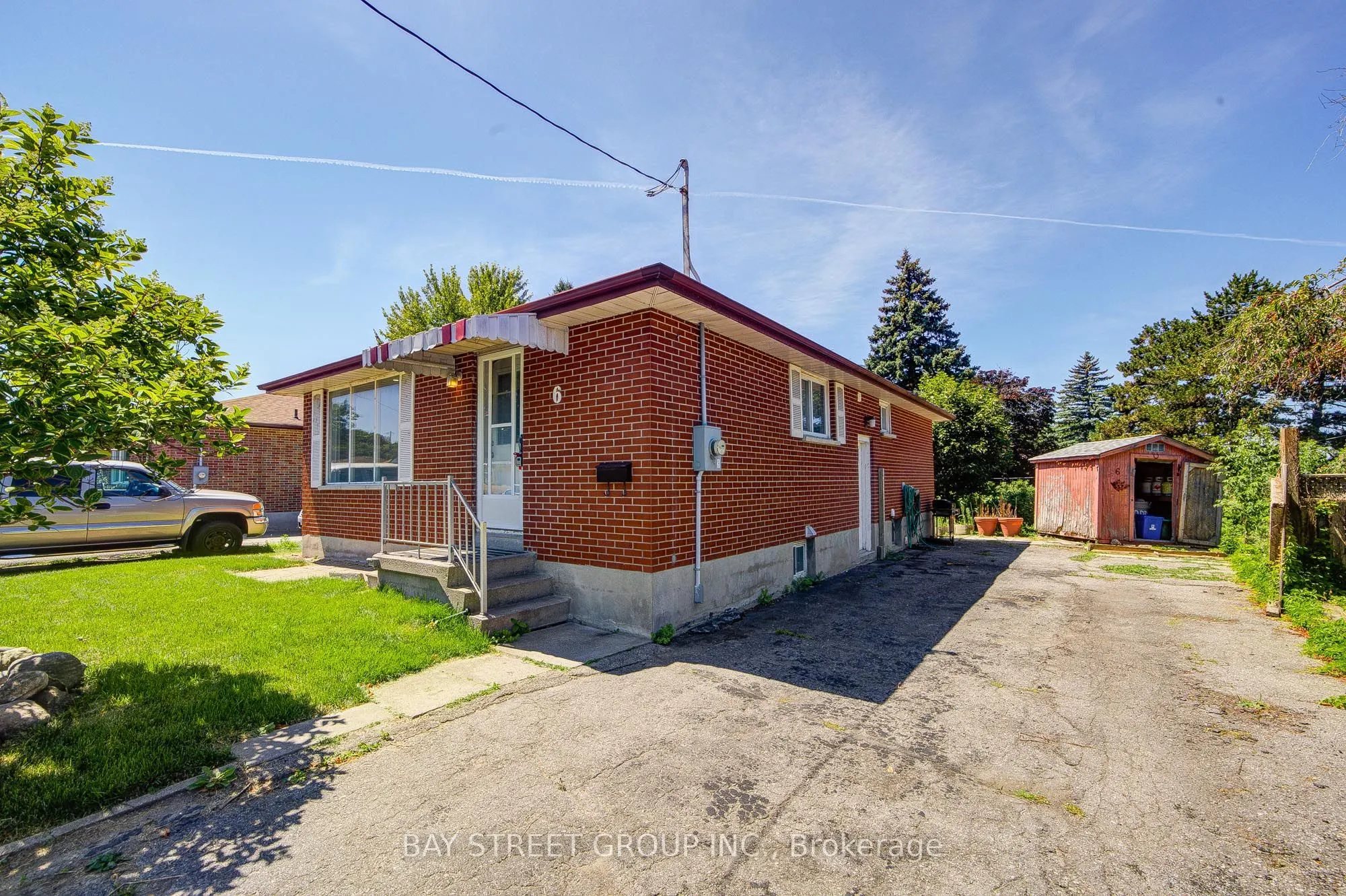 6 Keewatin Street S