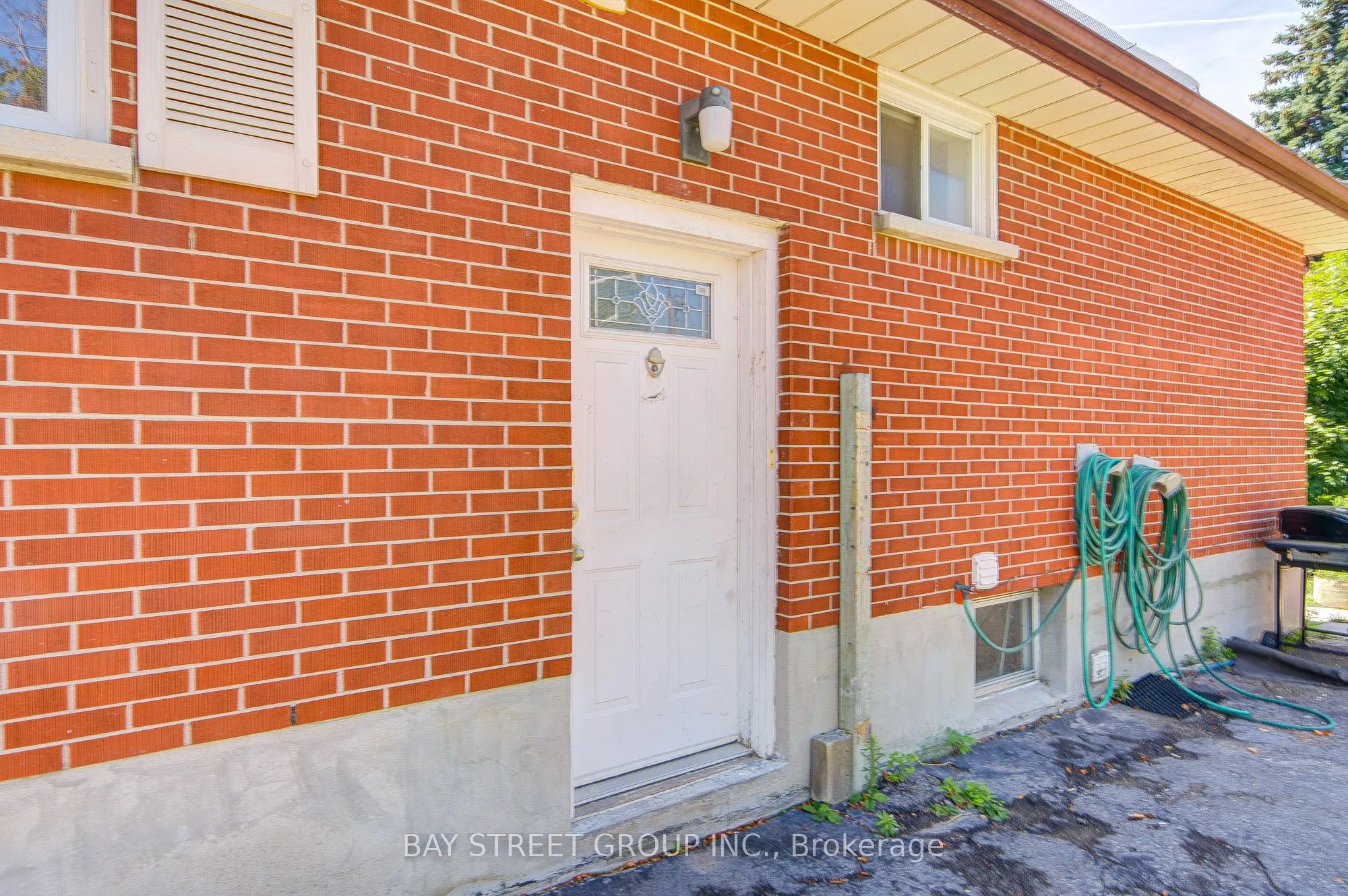 6 Keewatin Street S