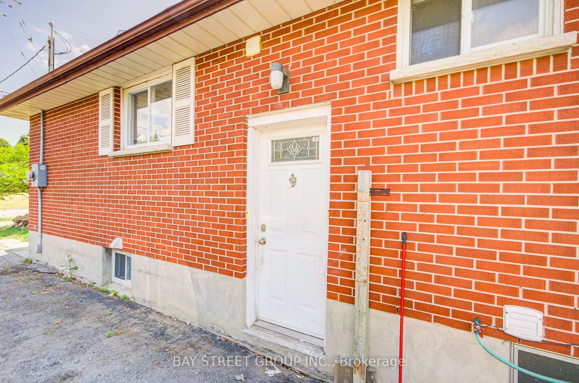 6 Keewatin Street S