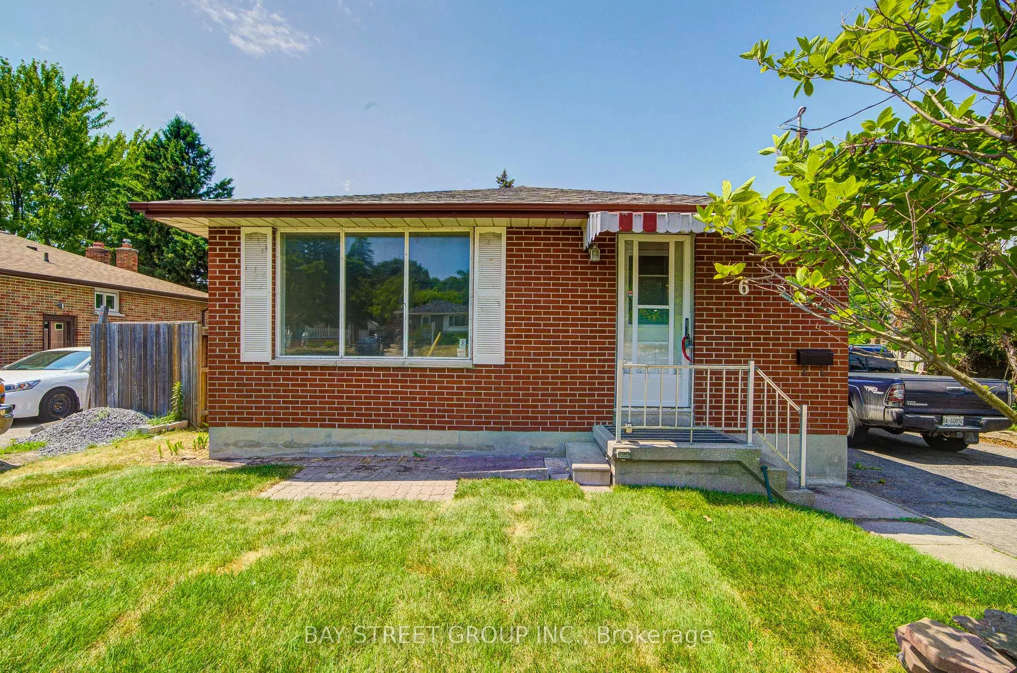 6 Keewatin Street S