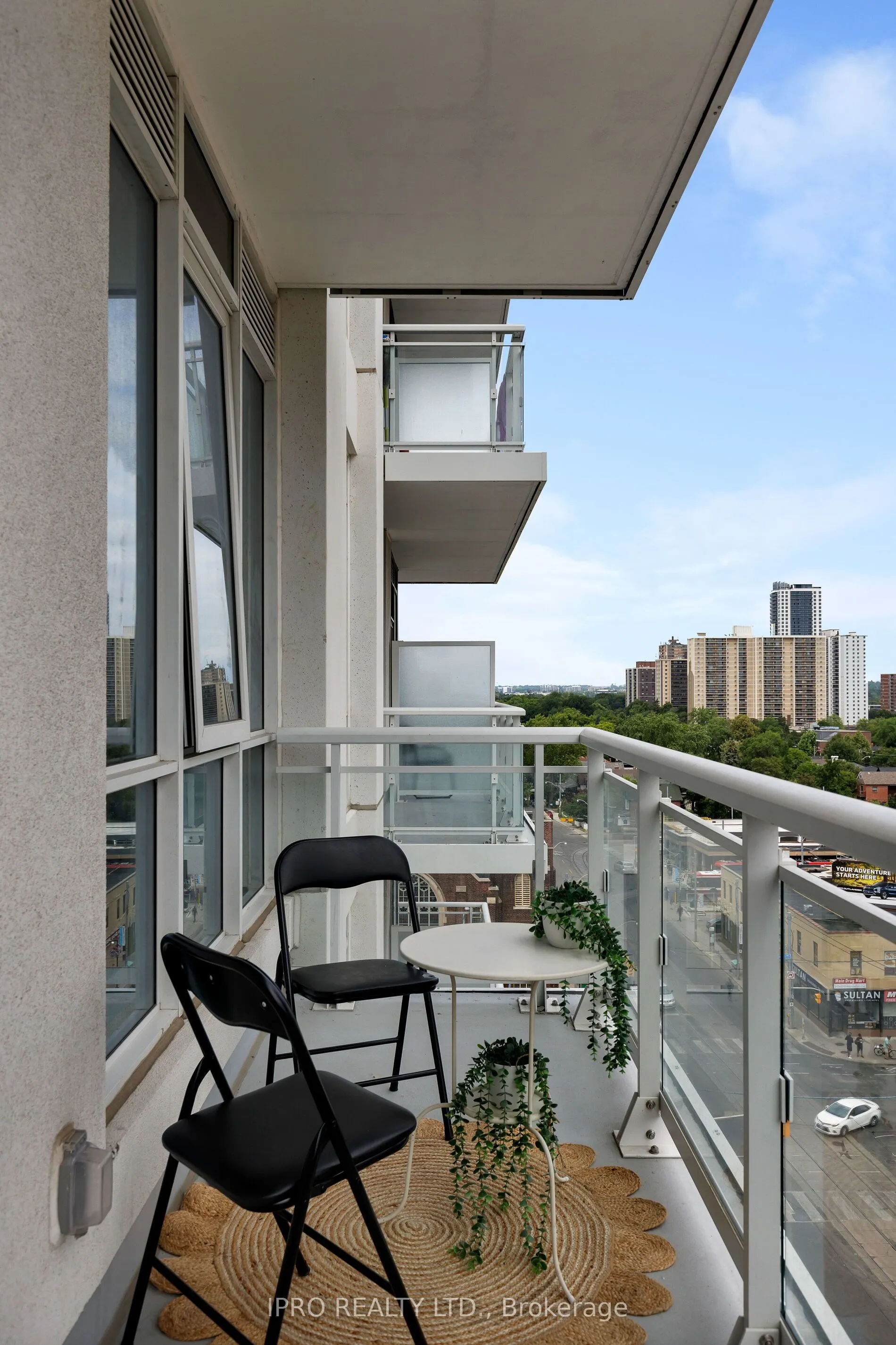 286 Main Street, #807