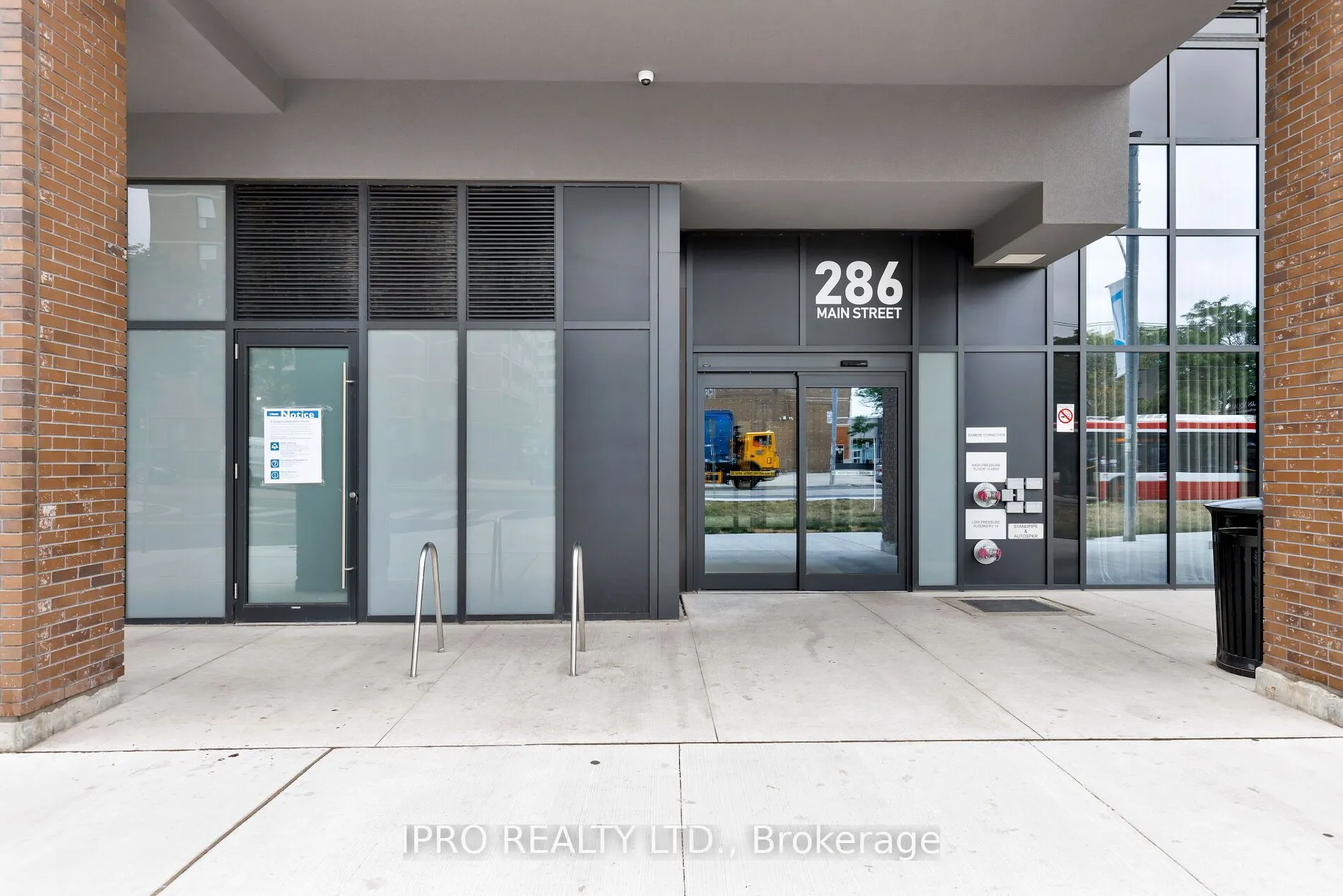 286 Main Street, #807