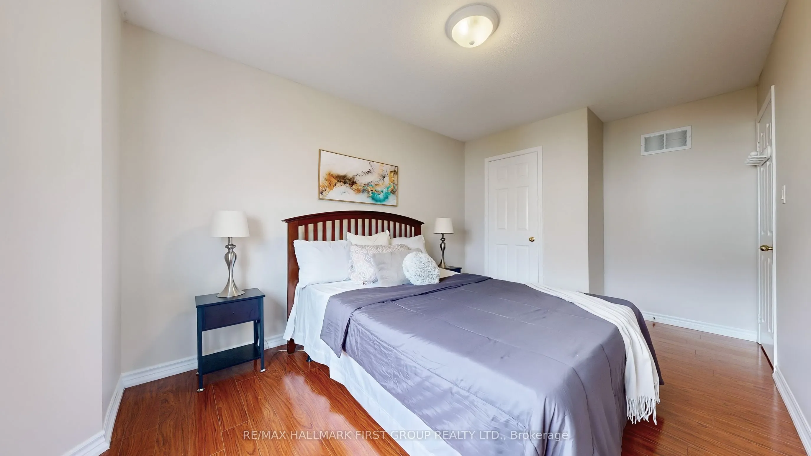 1552 Avonmore Square