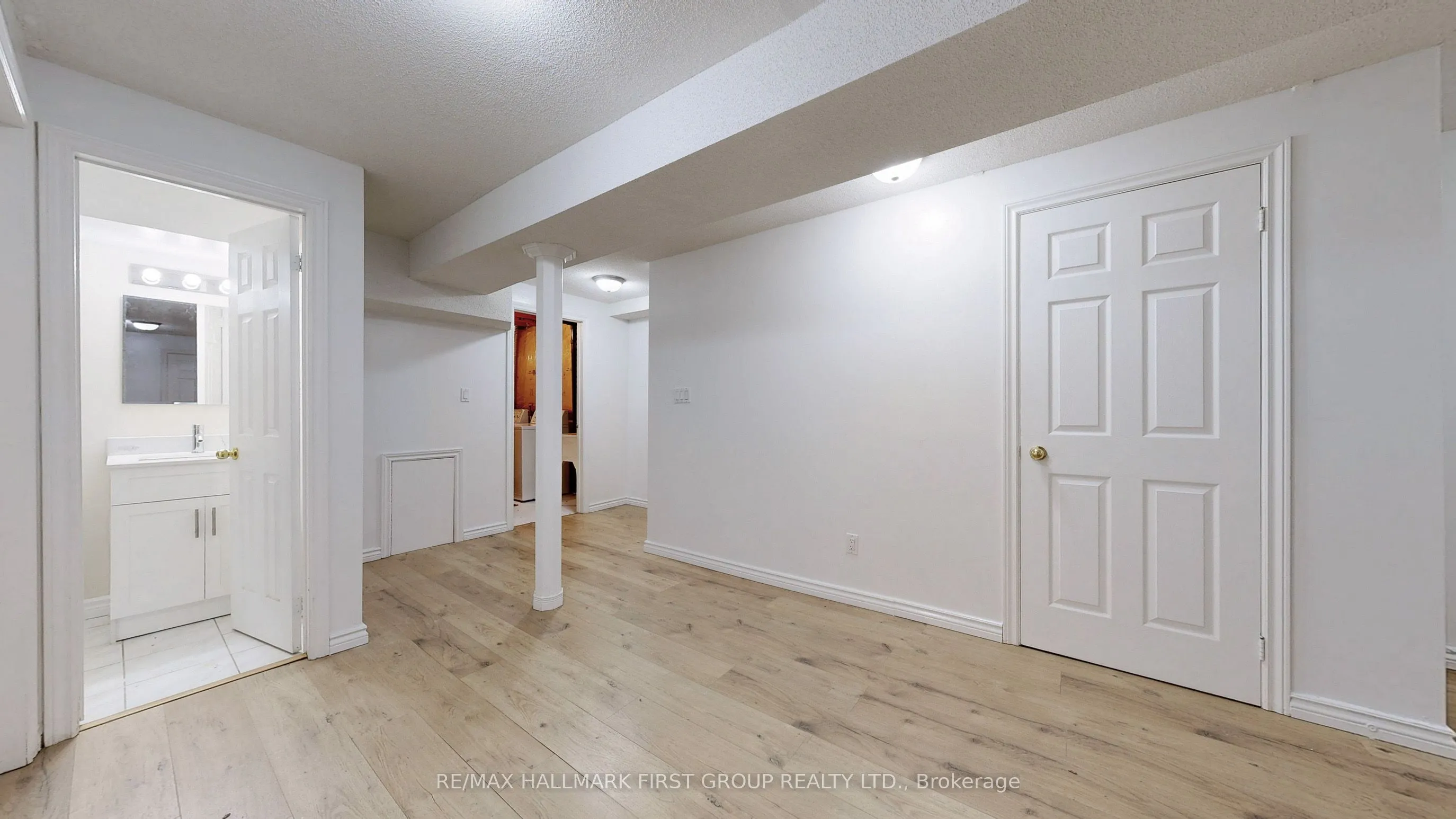 1552 Avonmore Square