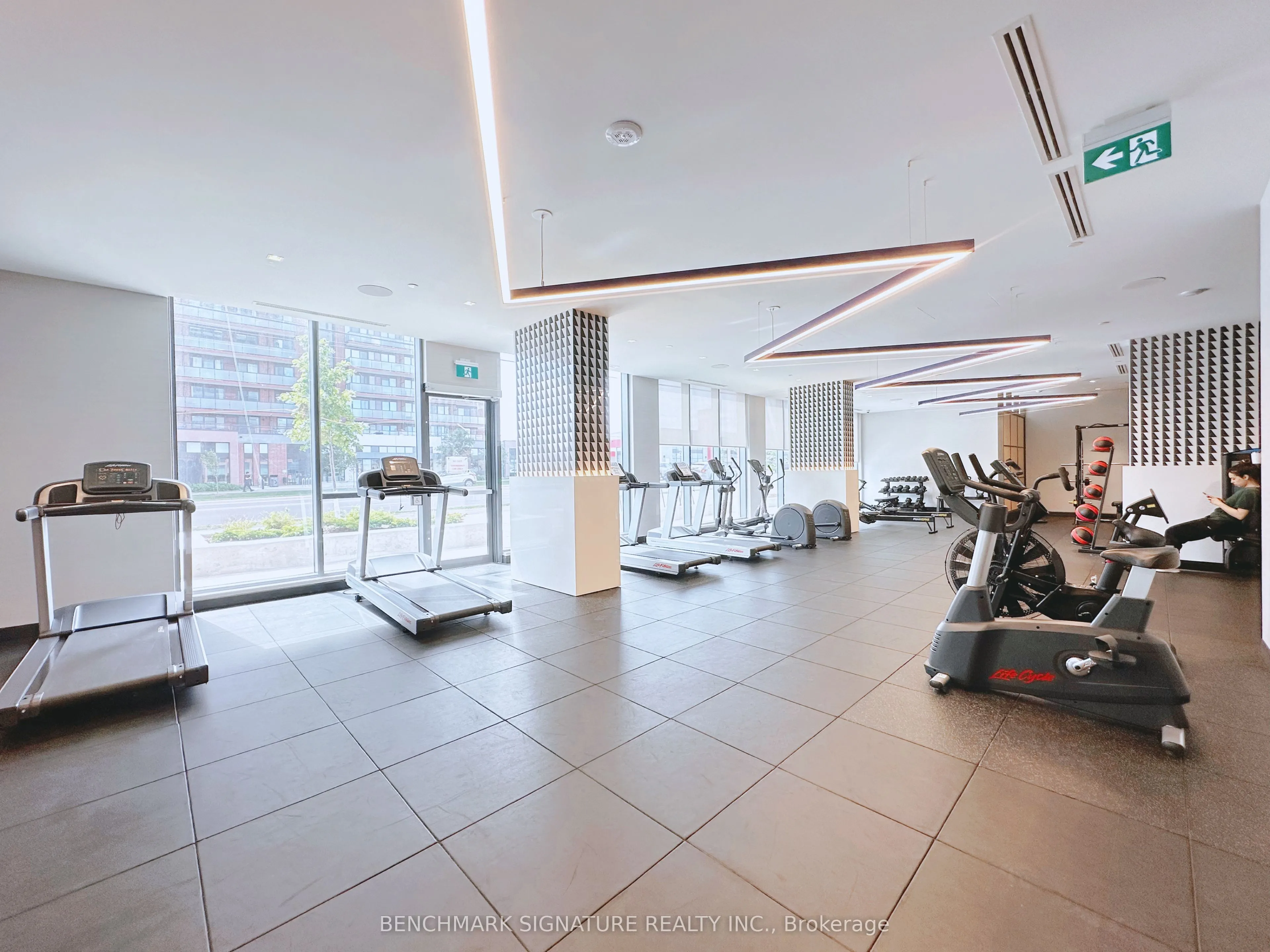 2545 Simcoe Street N, #2318