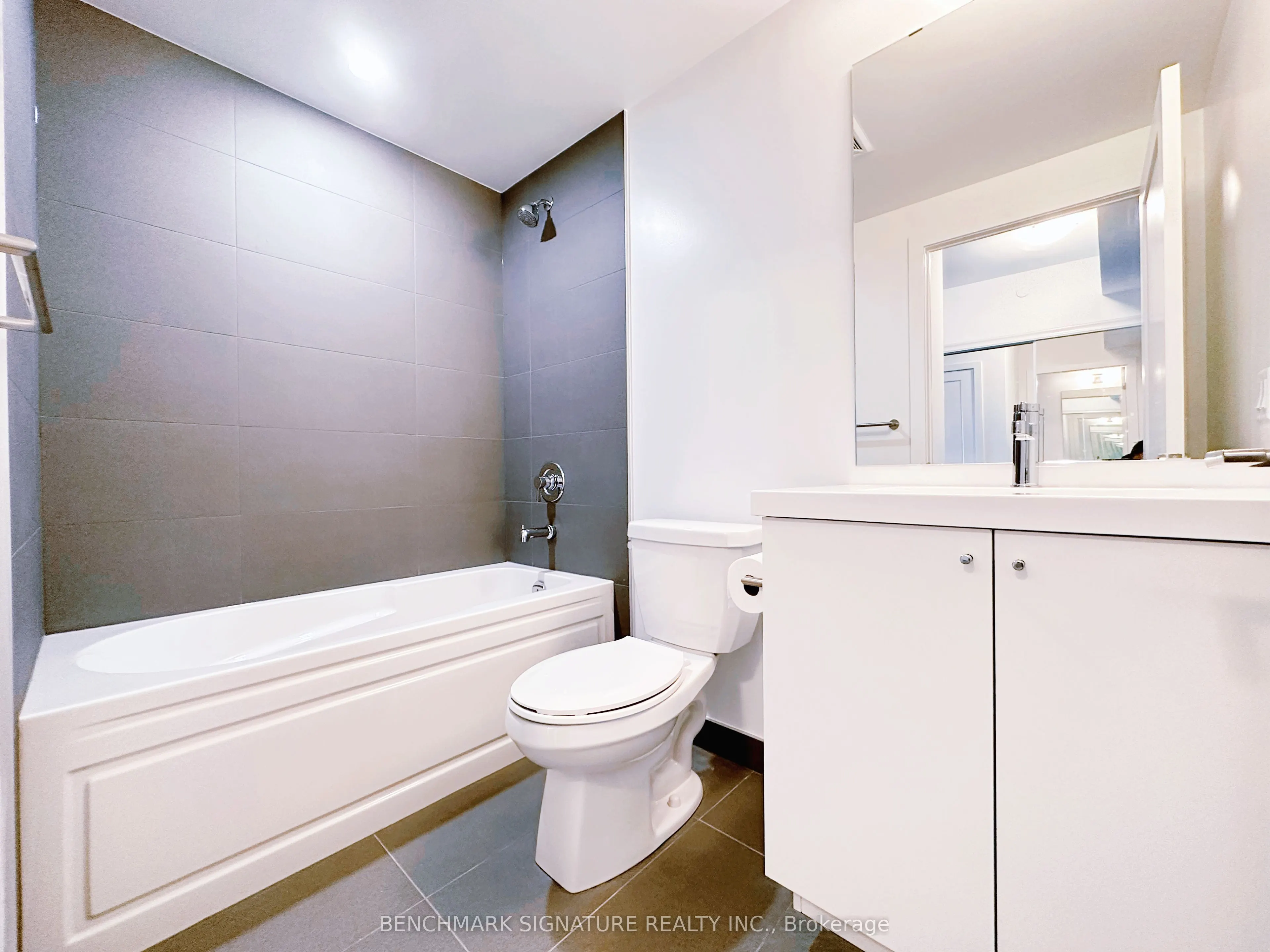 2545 Simcoe Street N, #2318