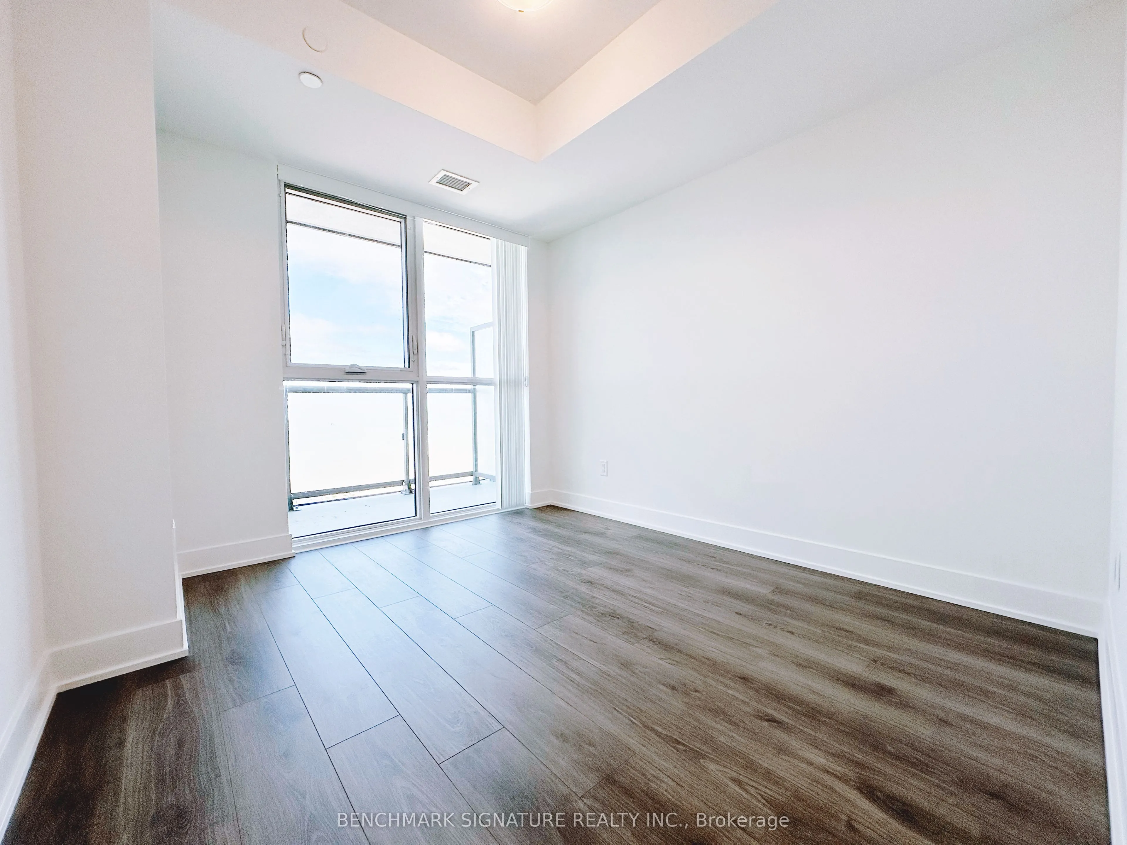 2545 Simcoe Street N, #2318
