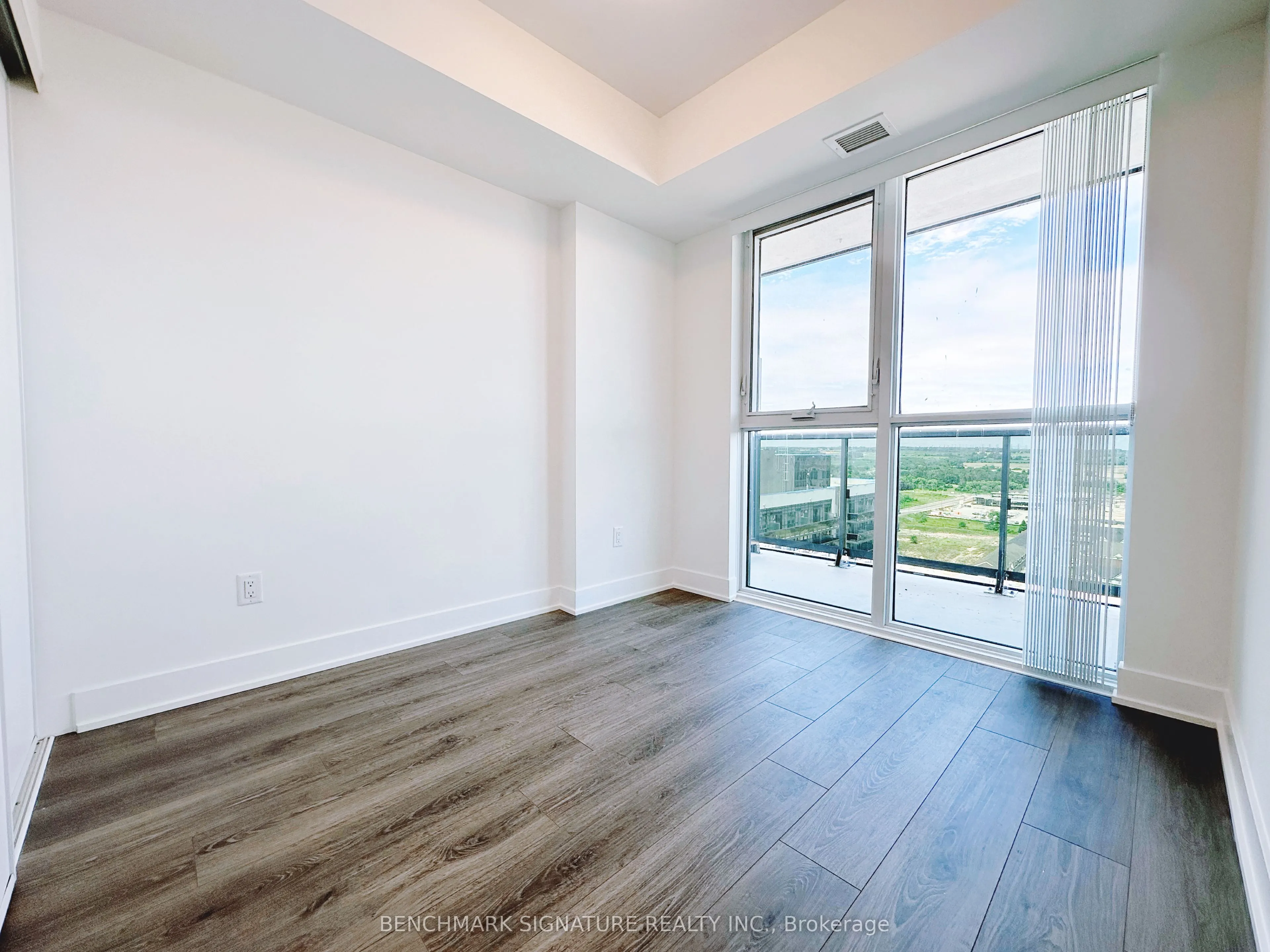 2545 Simcoe Street N, #2318