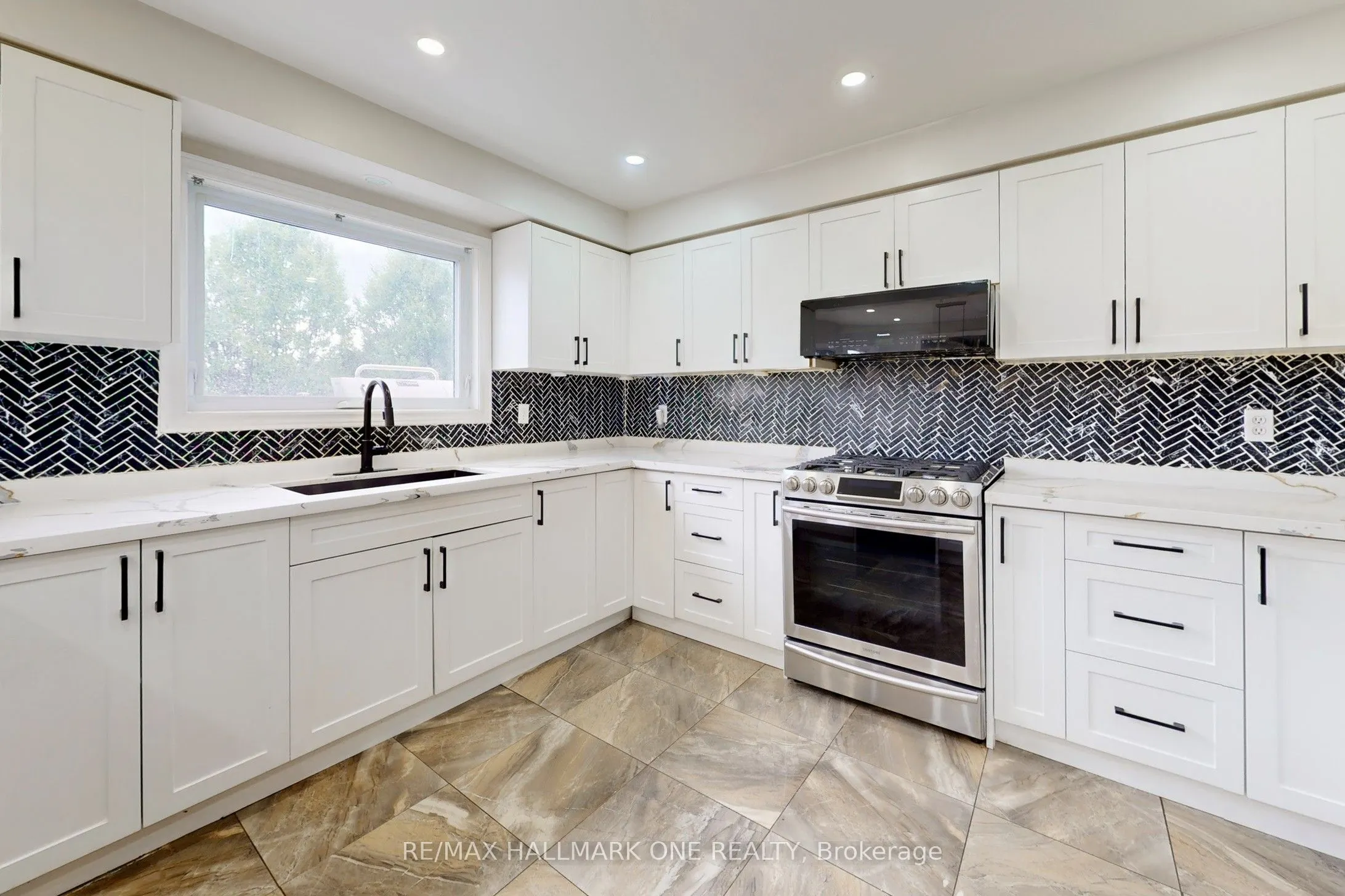 981 Deer Valley Drive