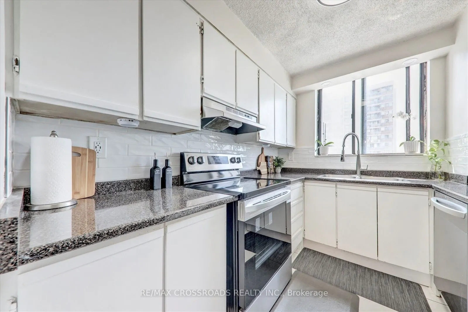 10 Tapscott Road, #409