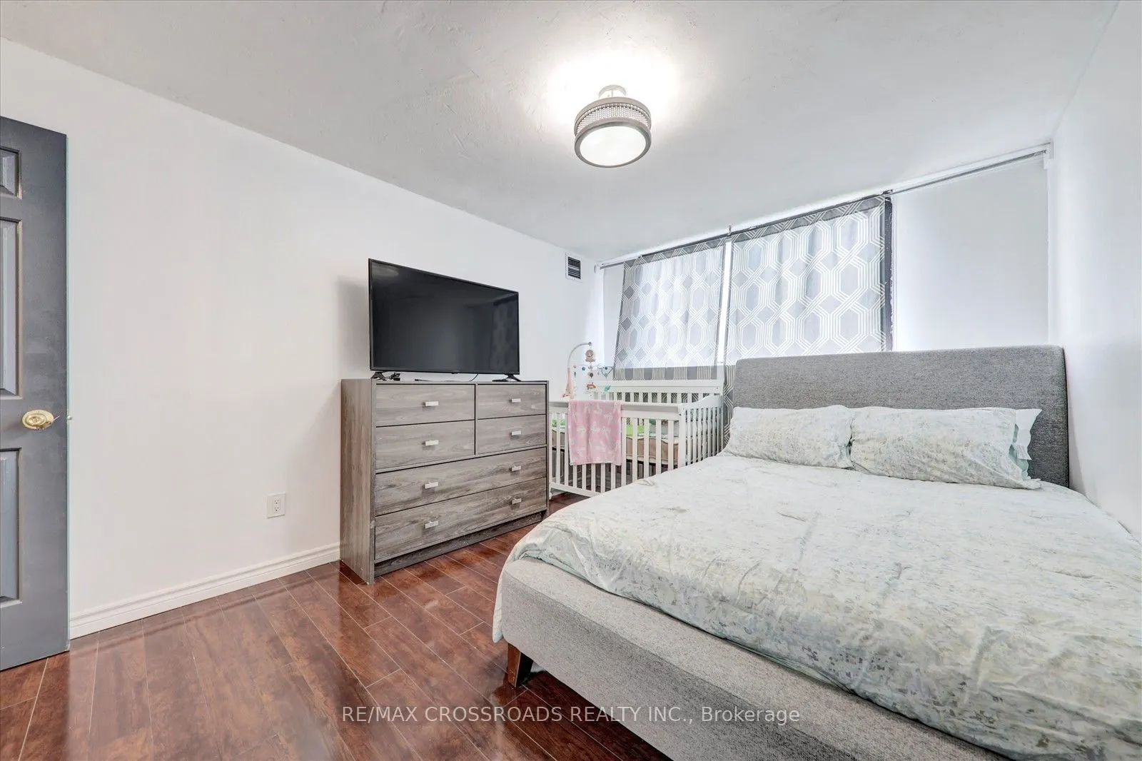 10 Tapscott Road, #409