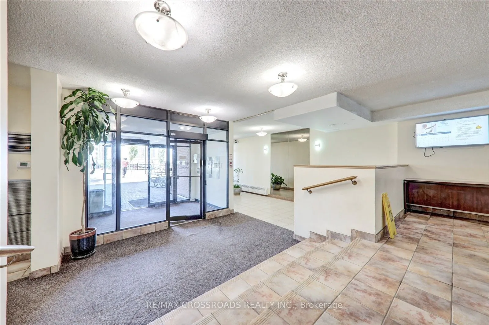 10 Tapscott Road, #409