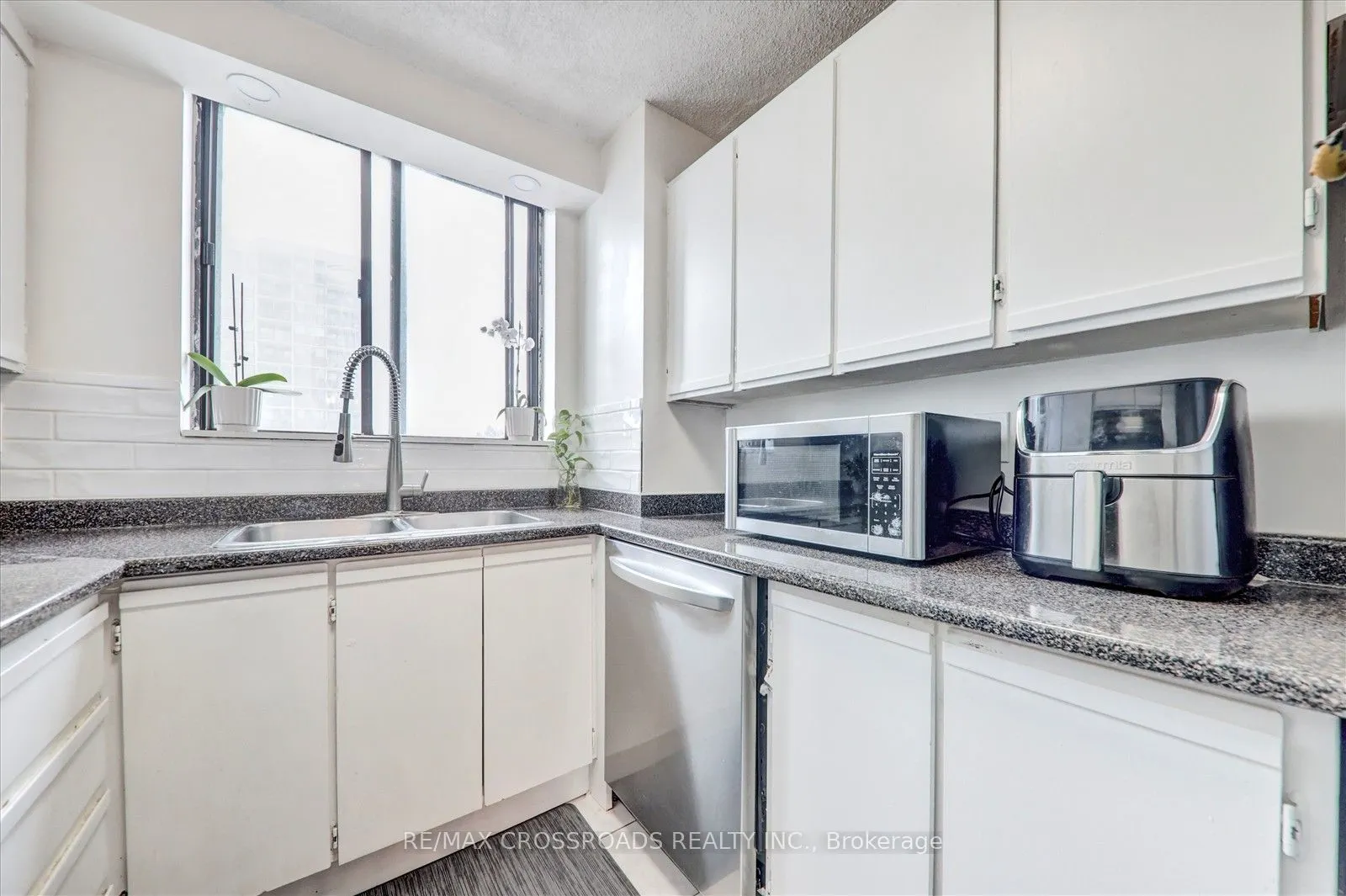 10 Tapscott Road, #409