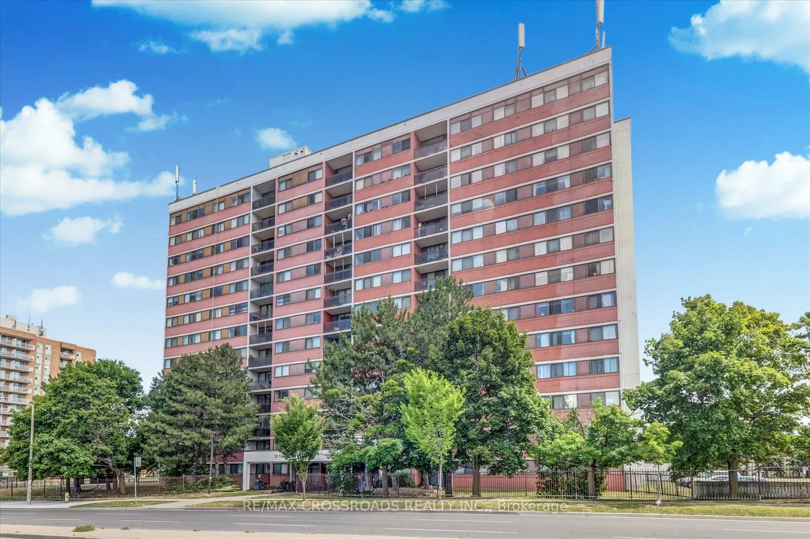 10 Tapscott Road, #409