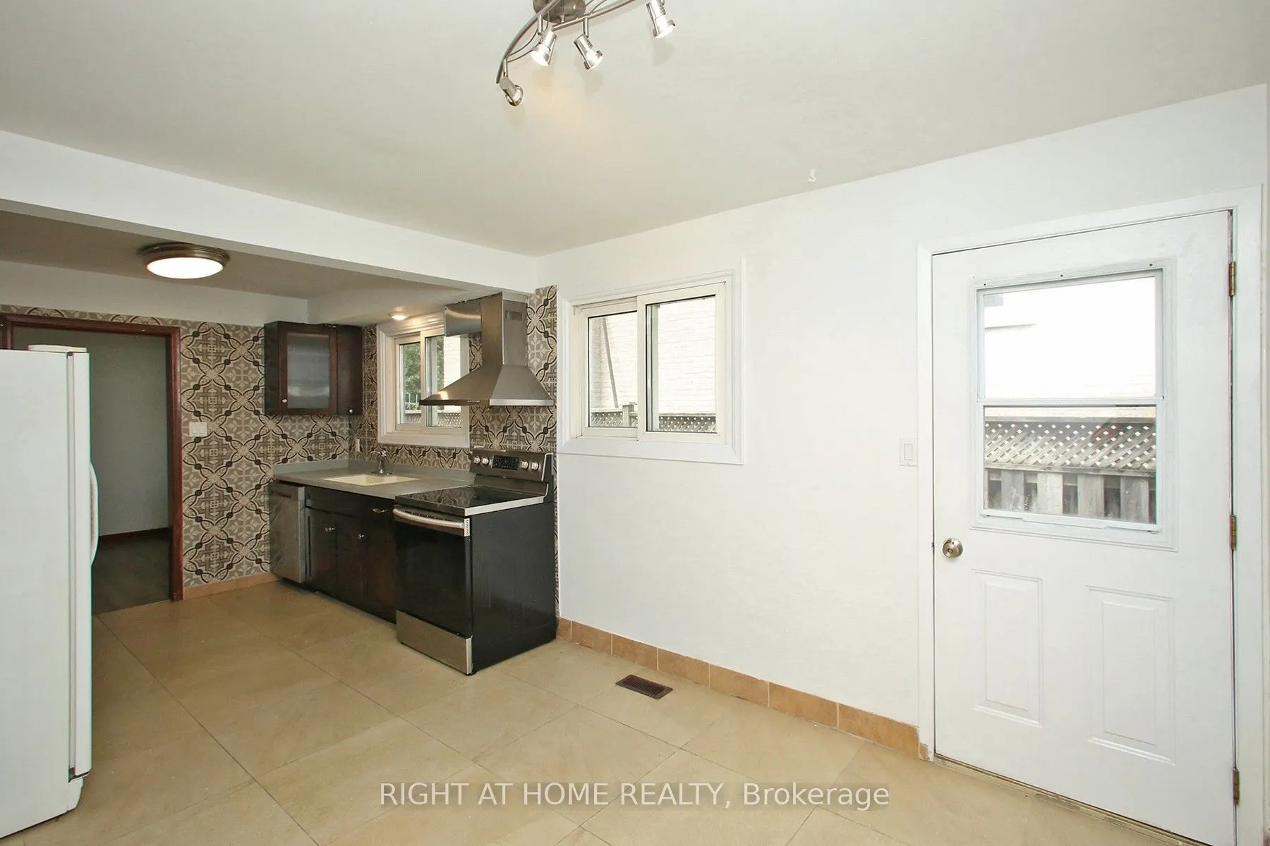 6 Aragon Avenue