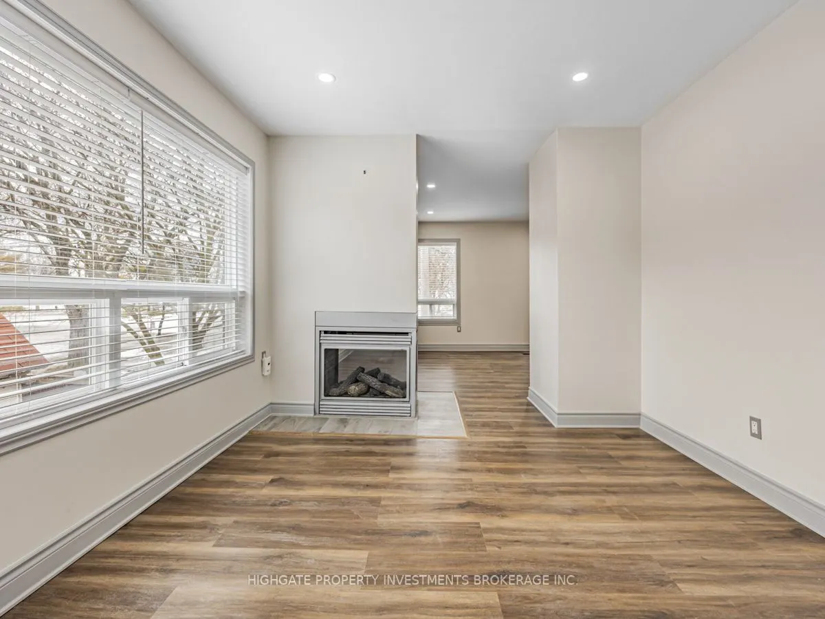 6 Kew Beach Avenue, #Upper