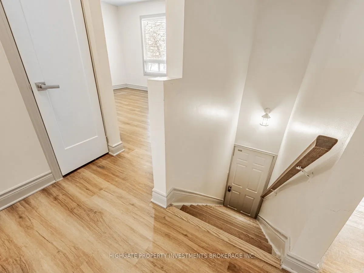 6 Kew Beach Avenue, #Upper