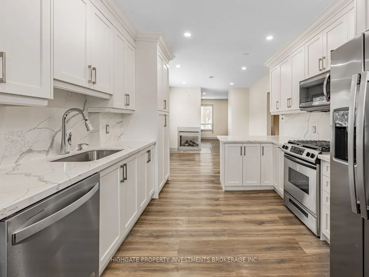 6 Kew Beach Avenue, #Upper