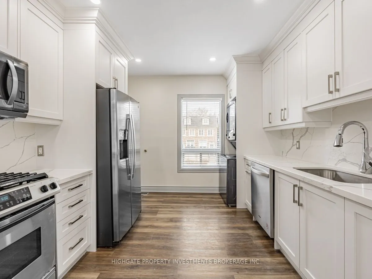 6 Kew Beach Avenue, #Upper