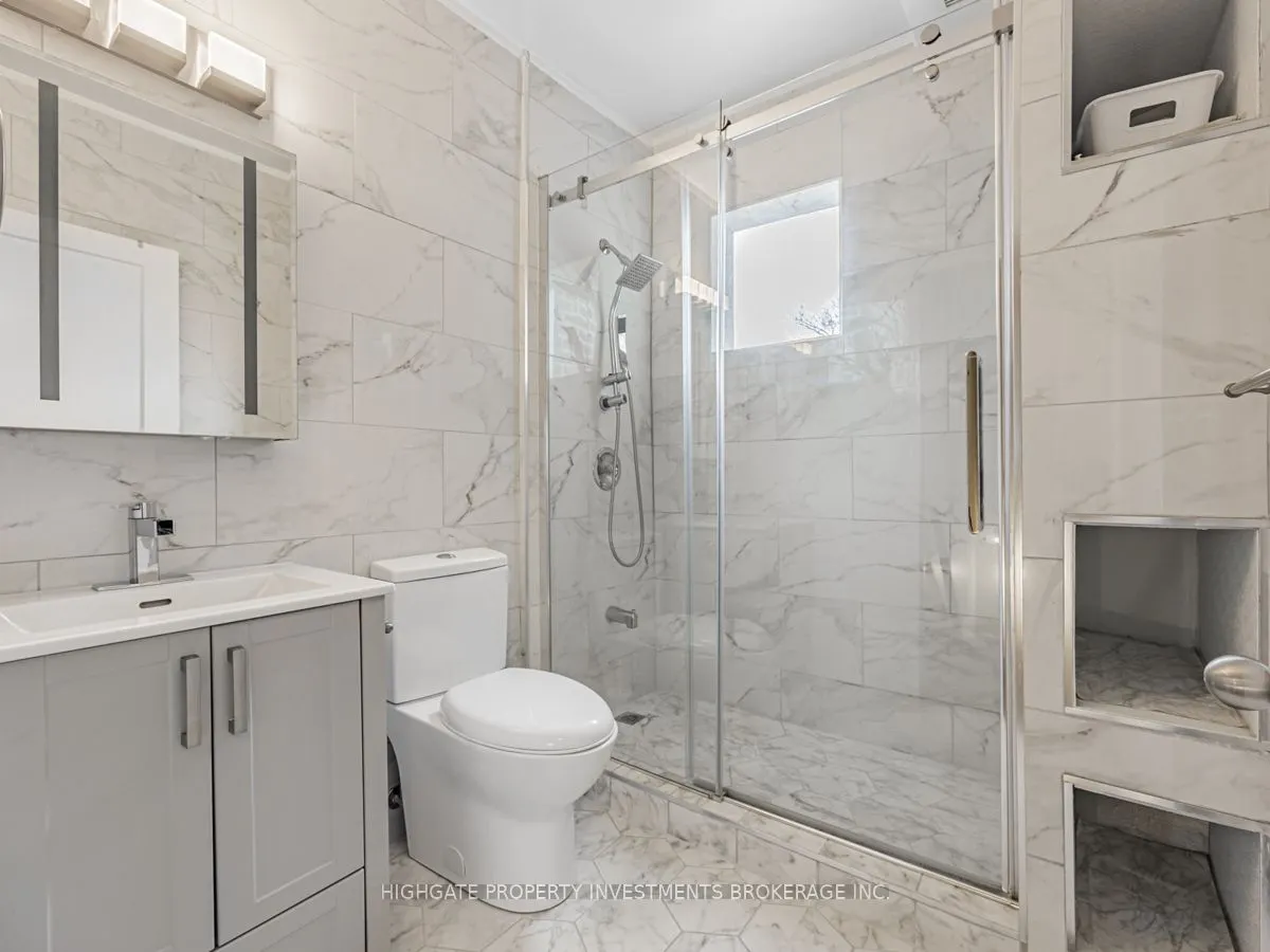 6 Kew Beach Avenue, #Upper