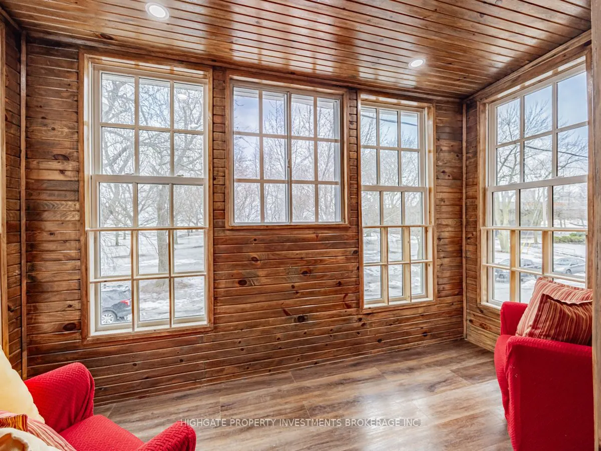 6 Kew Beach Avenue, #Upper