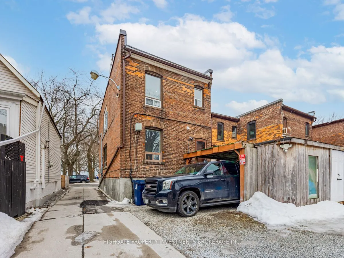 6 Kew Beach Avenue, #Upper