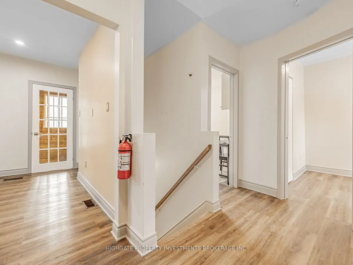 6 Kew Beach Avenue, #Upper