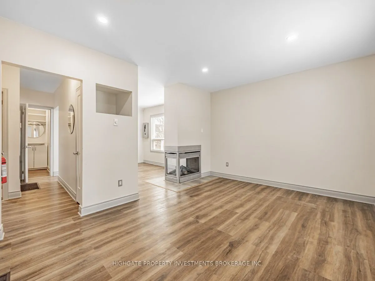 6 Kew Beach Avenue, #Upper