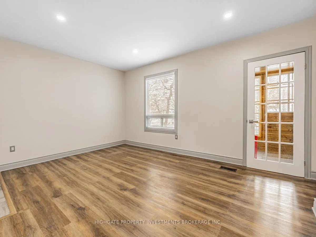 6 Kew Beach Avenue, #Upper