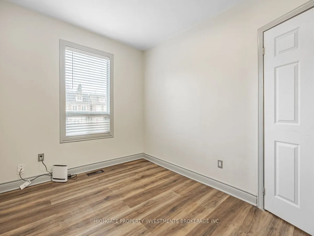 6 Kew Beach Avenue, #Upper