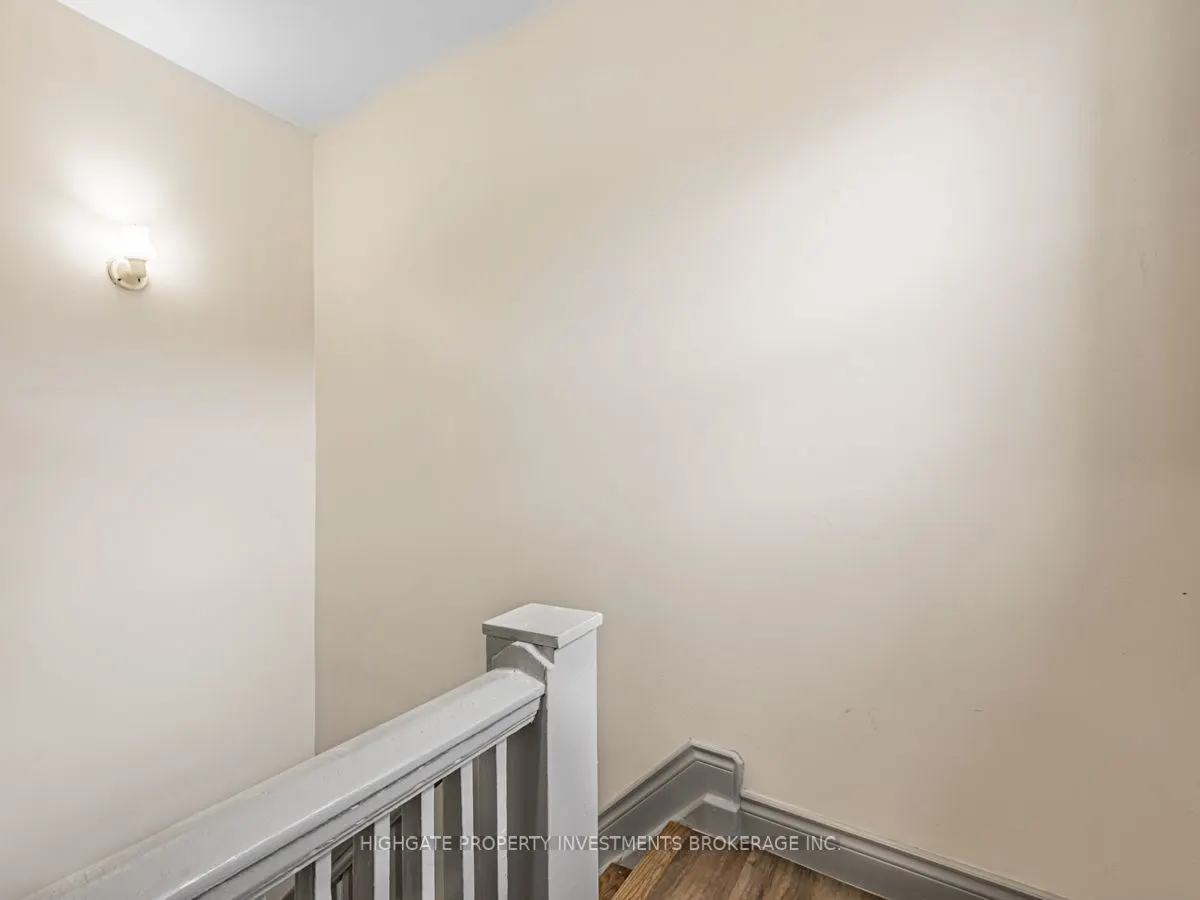 6 Kew Beach Avenue, #Upper