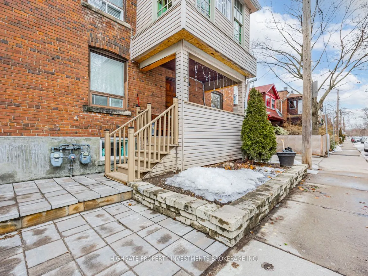 6 Kew Beach Avenue, #Upper