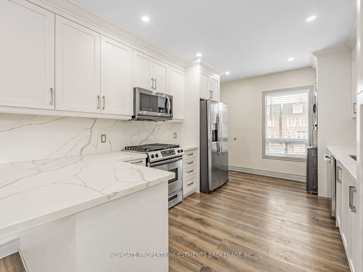 6 Kew Beach Avenue, #Upper
