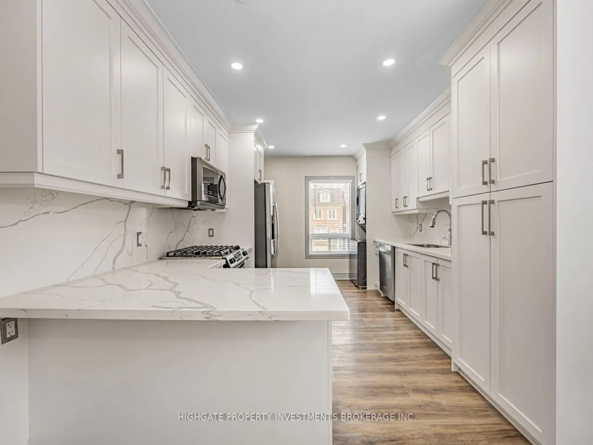 6 Kew Beach Avenue, #Upper
