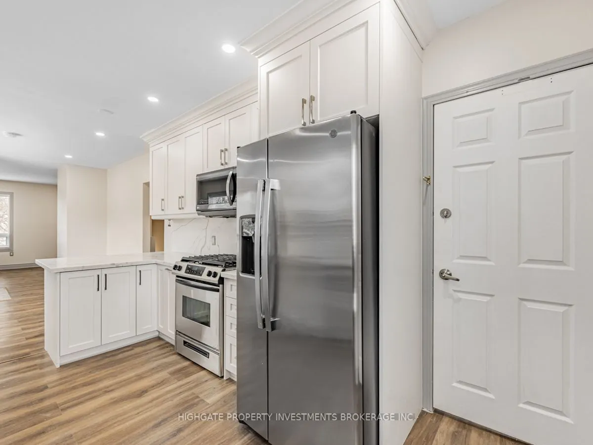 6 Kew Beach Avenue, #Upper