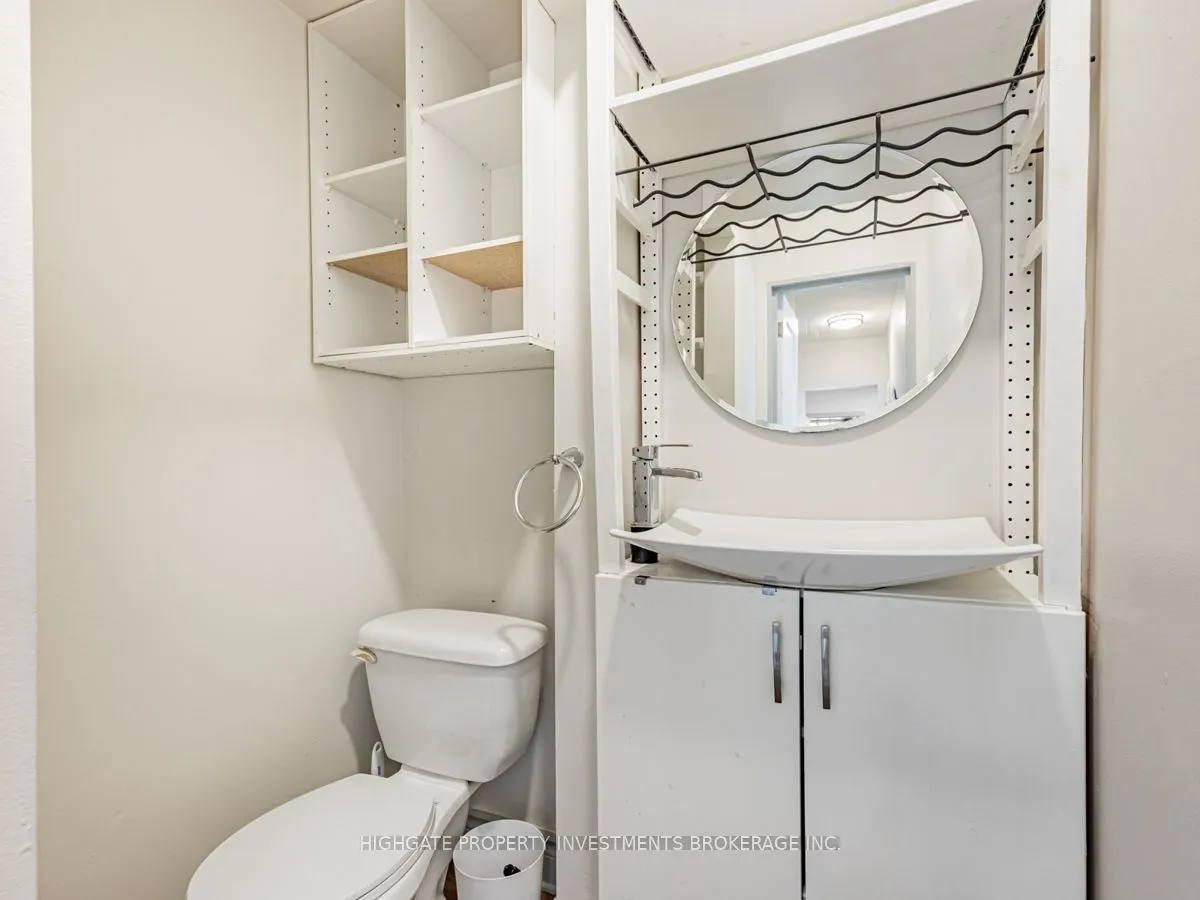 6 Kew Beach Avenue, #Upper