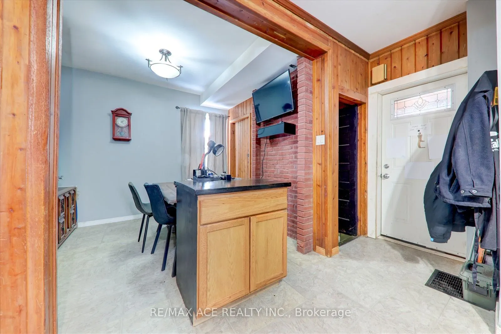 304 West Scugog Lane
